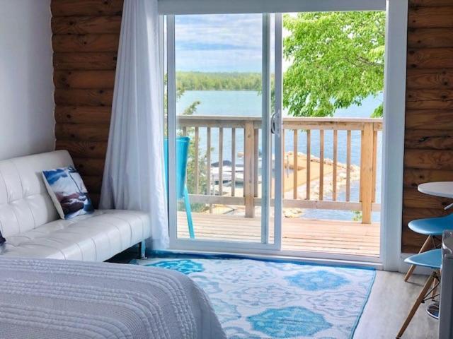 Tamarac Island Motel Stokes Bay Екстер'єр фото